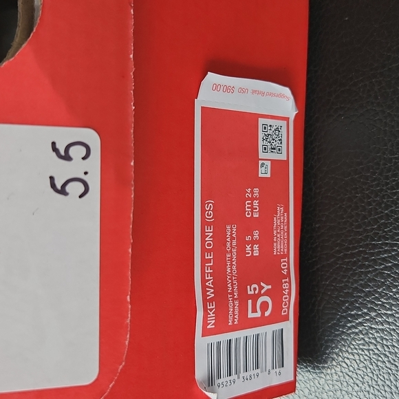 Nike Shoe size 5.5 GS Waffle NEW - Picture 2 of 2